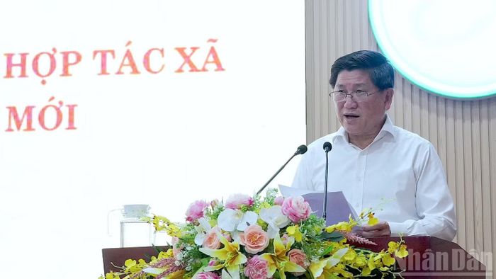Phó Chủ tịch Ủy ban nhân dân tỉnh Cà Mau Lê Văn Sử phát biểu kết luận tại hội nghị. (Ảnh: HỮU TÙNG)