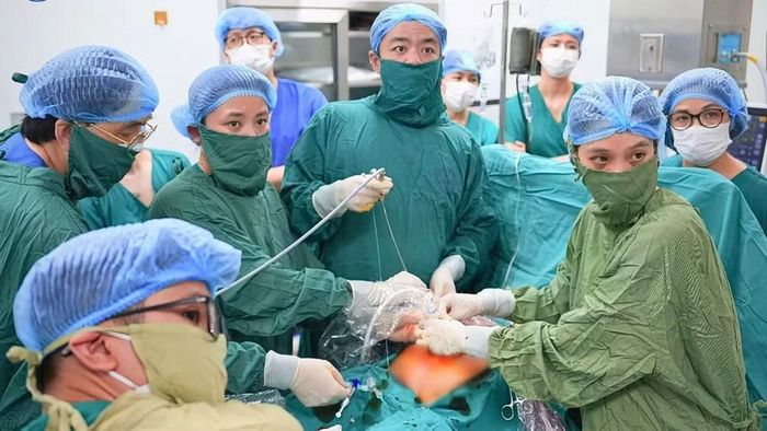 Ê-kíp can thiệp cho sản phụ. (Ảnh: BVCC)