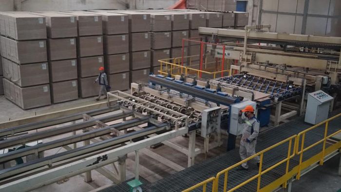 Dây chuyền sản xuất ván MDF theo tiêu chuẩn quốc tế tại Công ty cổ phần Gỗ MDF Quảng Trị. (Ảnh: Anh Tuấn)