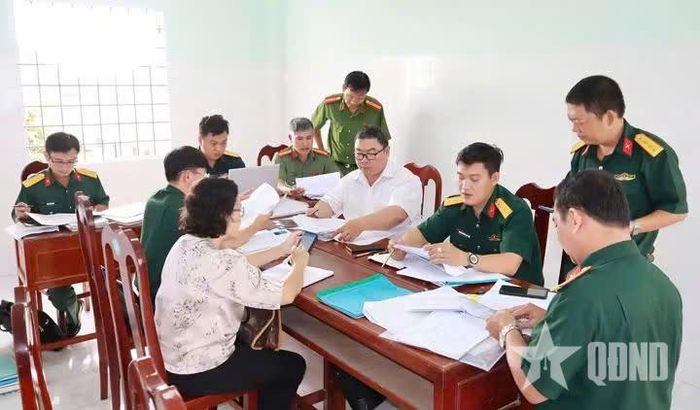Hội đồng Nghĩa vụ quân sự tỉnh Đồng Tháp kiểm tra công tác tuyển quân năm 2027 và quản lý quân nhân dự bị tại Ban CHQS xã Đồng Sơn. Ảnh: PHAN THẮNG
