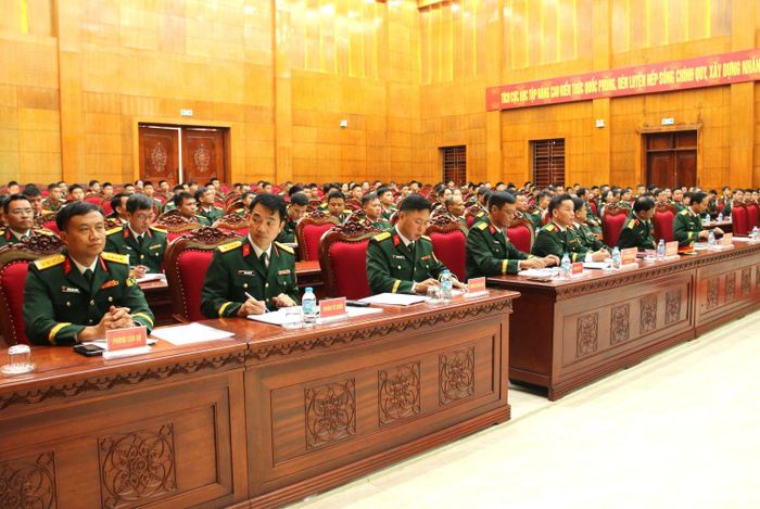 Các đại biểu dự lễ công bố.