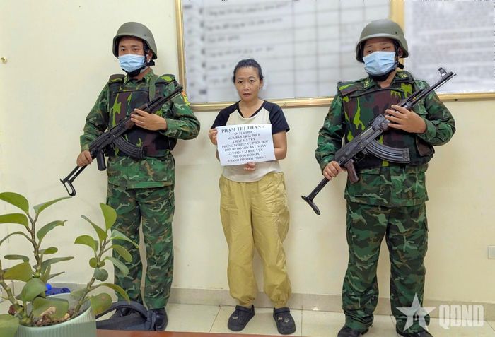 Đối tượng Phạm Thị Thanh bị lực lượng Bộ đội Biên phòng TP Hải Phòng bắt giữ. 