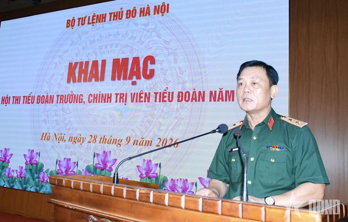 Trung tướng Đào Văn Nhận, Tư lệnh Bộ tư lệnh Thủ đô Hà Nội phát biểu chỉ đạo hội thi.