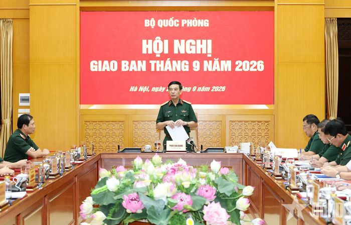 Đại tướng Phan Văn Giang chủ trì hội nghị. Ảnh: VĂN TRƯỜNG