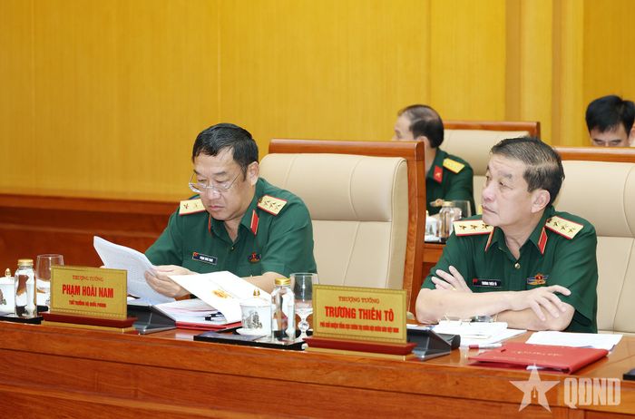 Lãnh đạo Bộ Quốc phòng, thủ trưởng Bộ Tổng Tham mưu, Tổng cục Chính trị dự hội nghị. Ảnh: VĂN TRƯỜNG