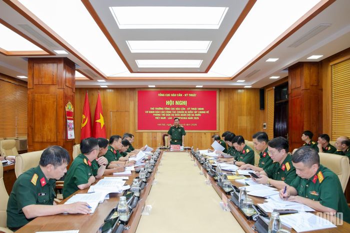 Quang cảnh hội nghị báo cáo công tác chuẩn bị diễn tập chung về phòng thủ dân sự giữa quân đội ba nước Việt Nam - Lào - Campuchia năm 2026.