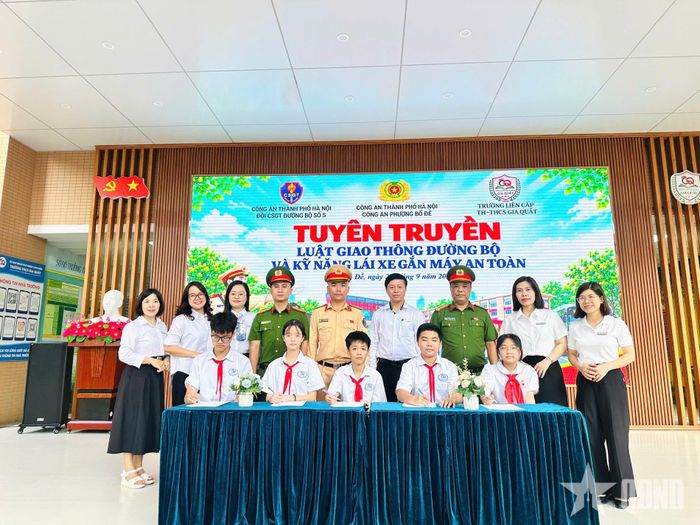  Ký cam kết chấp hành an toàn giao thông.  