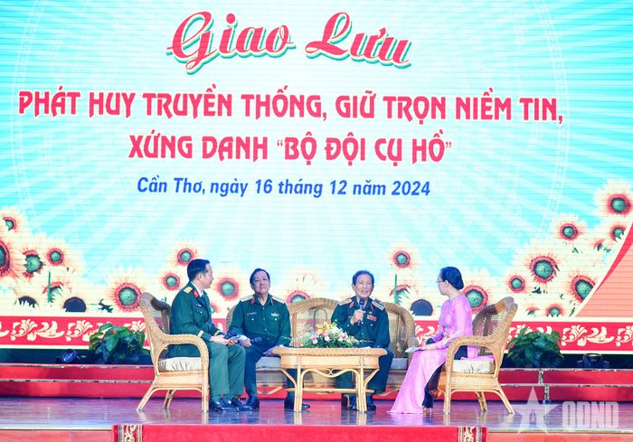 Trung tướng, Anh hùng LLVT nhân dân Phạm Hồng Lợi giao lưu nhân kỷ niệm 80 năm thành lập Quân đội nhân dân Việt Nam. 