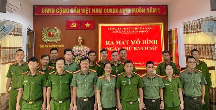 Công an xã Tiên Phước tổ chức ra mắt mô hình “Ngày thứ ba cơ sở”.