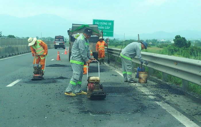  Đường cao tốc Vĩnh Hảo - Phan Thiết, đoạn qua xã Hàm Kiệm (tỉnh Lâm Đồng) bị hư hỏng 
