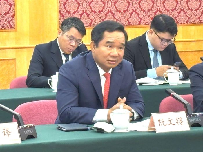 Chủ tịch UBND TPHCM Nguyễn Văn Được tại buổi làm việc với Ban quản lý Khu thí điểm thương mại tự do Thượng Hải, Trung Quốc. Ảnh: TRẦN HÙNG - NGUYỄN QUỐC