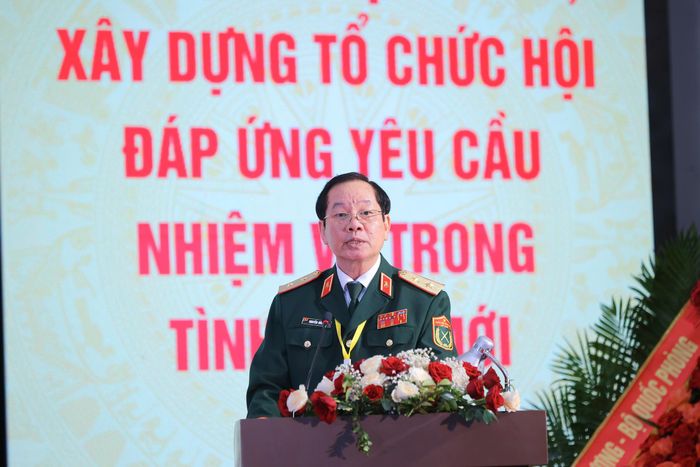  Trung tướng Nguyễn Hữu Chính, Chủ tịch Hội Nạn nhân chất độc da cam/dioxin Việt Nam, phát biểu tại đại hội. Ảnh: TRUNG HIẾU 