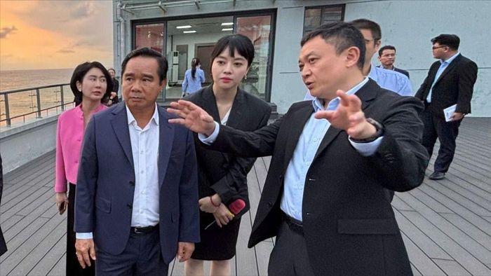  Đoàn Đại biểu TPHCM khảo sát Khu bảo thuế tổng hợp đặc biệt Dương Sơn. ﻿Ảnh: TRẦN HÙNG - NGUYỄN QUỐC 