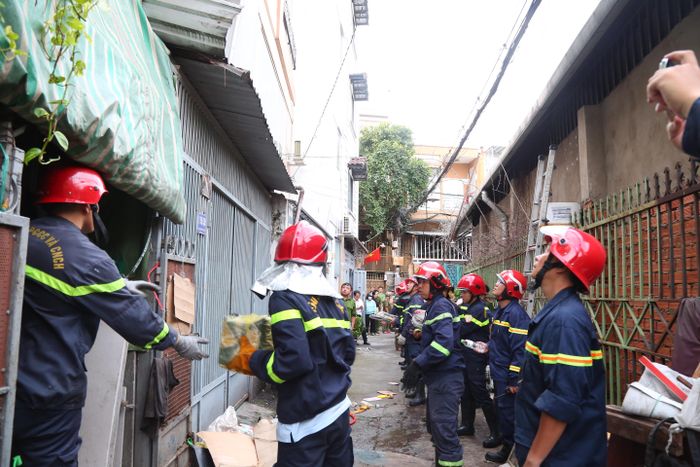  Lực lượng chức năng phong tỏa hiện trường. Ảnh: CATP 