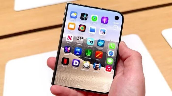Một hạn chế khác là việc không có Face ID. Apple buộc phải loại bỏ tính năng này do giới hạn không gian, thay thế bằng Touch ID tích hợp trên nút nguồn. Dù Touch ID vẫn tiện lợi và an toàn, nhưng rõ ràng Face ID mang lại trải nghiệm mở khóa nhanh chóng và hiện đại hơn.