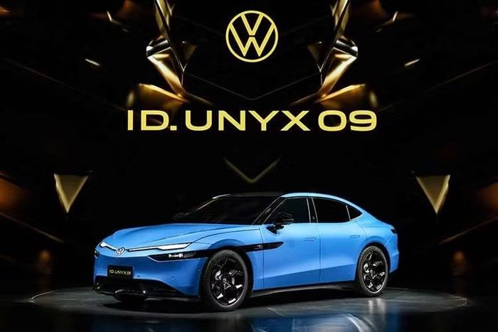 Dù ở cấu hình nào, xe cũng dùng bộ pin lithium-sắt-photphat (LFP) với dung lượng 91,963 kWh do CATL cung cấp. Xe cũng được trang bị hệ thống treo khí nén hai buồng của Continental và công nghệ sạc siêu nhanh 5C. ID. Unyx 09 được giới thiệu sau khi Volkswagen lần lượt ra mắt ID. Unyx 07 và ID. Unyx 08 tại Trung Quốc. Cả 3 mẫu xe này đều do Volkswagen kết hợp với Xpeng để phát triển.