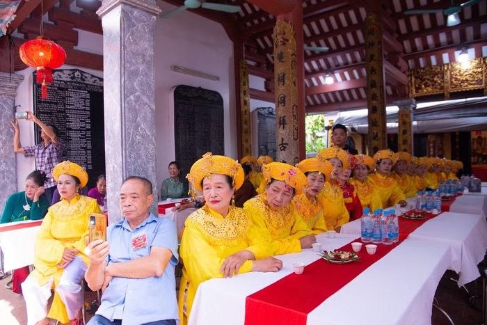 Đối với cộng đồng, công lao của Tổ mẫu được nhấn mạnh qua việc chiêu dân, khai khẩn đất hoang, lập ấp, dựng làng, khai ruộng mở đồng, tạo điều kiện để người dân có kế sinh nhai và nơi an cư. Những đóng góp đó khiến người dân trong vùng ghi nhớ, tôn kính và phụng thờ như một bậc phúc thần. “Dẫu trải bao đời, vẫn nhớ công tiên tổ. Dẫu thời thế đổi thay, chẳng quên ân đức tiền nhân”, ông Nguyễn Quý Sản bày tỏ mong muốn con cháu tiếp tục gìn giữ hương khói, gia phong và truyền thống của dòng họ.