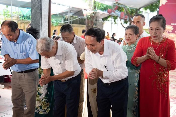 Ông Nguyễn Quý Sản khẳng định mỗi người, mỗi dòng họ đều có tổ có tông, giống như cây có gốc, nước có nguồn. Việc con cháu trở về nhà thờ trong ngày húy nhật là dịp để tưởng nhớ các bậc tiền nhân, đồng thời nhắc nhở thế hệ hôm nay về trách nhiệm gìn giữ những giá trị đã được vun đắp qua nhiều thế hệ. Ông Sản cũng nhắc đến hình ảnh người Tổ mẫu với những đóng góp cho gia đình và dòng họ. Theo đó, Tổ mẫu không chỉ chăm lo gia đình, dưỡng dục con cái, giữ gìn gia phong mà còn góp phần mở mang cơ nghiệp, để lại dấu ấn trong truyền thống của dòng họ Nguyễn Quý.