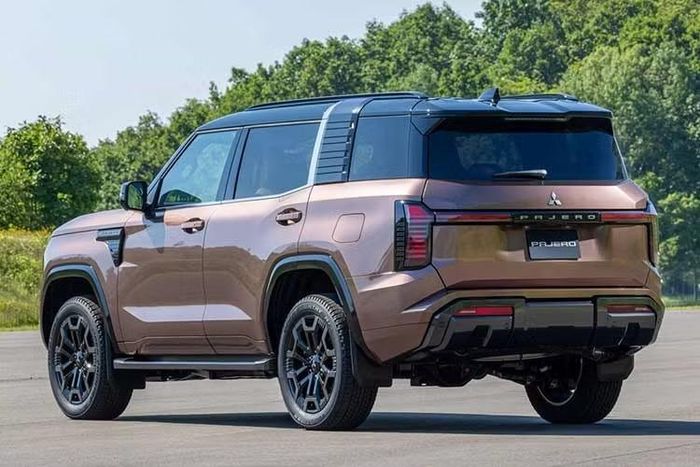Ngoài ra, Pajero Super Exceed còn có 7 chế độ lái gồm Eco, Normal, Gravel, Snow, Mud, Sand và Rock. Một trong những yếu tố đáng chú ý của Pajero mới là mức giá dự kiến khoảng 1,6-1,9 triệu baht (tương đương 1,23-1,46 tỷ đồng) tại Thái Lan, với 3 phiên bản gồm GLS 2WD, GSR 2WD và Super Exceed 4WD.