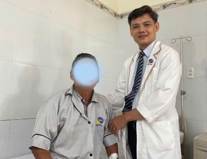 Bác sĩ và bệnh nhân sau can thiệp - Ảnh BVCC