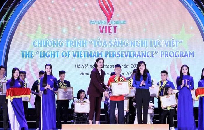Hoàng Kim Vị là một trong 26 thanh niên tiêu biểu được Trung ương Hội Liên hiệp Thanh niên Việt Nam trao tặng giải thưởng “Tỏa sáng nghị lực Việt” năm 2026. Ảnh: NVCC
