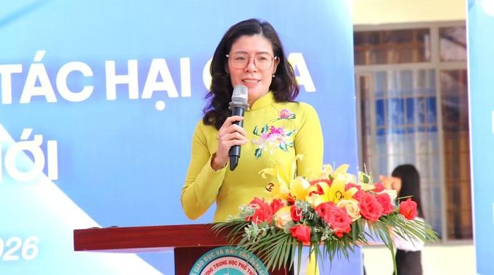 TS Lê Thị Thảo, Hiệu trưởng Trường THPT Cao Bá Quát phát biểu tại Hội thi. (Ảnh: TT)