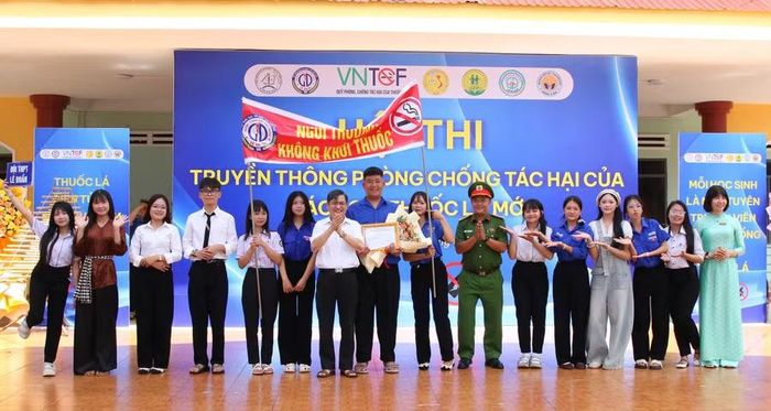 Đội thi Trường đội THPT Lê Duẩn đạt giải Nhì. (Ảnh: TT)