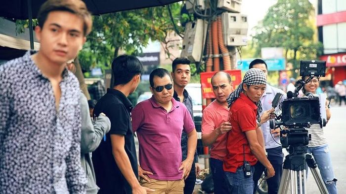 Nếu điện ảnh cần đến cả một ê-kip cùng với máy móc, thiết bị thì công nghệ làm phim AI hoàn toàn ngược lại. Ảnh minh họa.