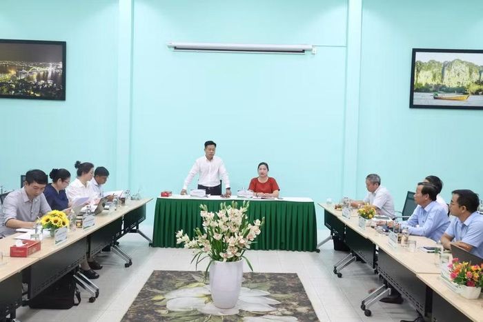 Quang cảnh buổi làm việc.
