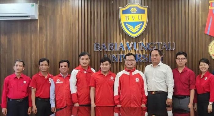 Hội Chữ thập đỏ TPHCM làm việc tại Trường Đại học Bà Rịa - Vũng Tàu.