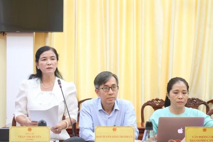 Bà Trần Thị Huyền, Giám đốc Sở GD&ĐT TP Cần Thơ phát biểu tại buổi làm việc.