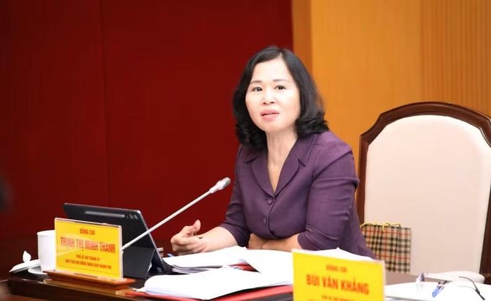 Bà Trịnh Thị Minh Thanh, Phó Bí thư Thành ủy, Chủ tịch HĐND thành phố Quảng Ninh phát biểu tại hội nghị.