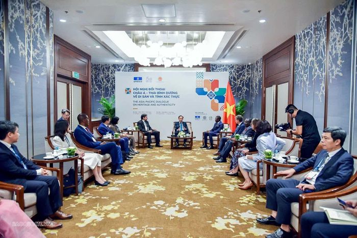 Bộ trưởng Ngoại giao Lê Hoài Trung tiếp xã giao đại diện đại biểu quốc tế tham dự Hội nghị.