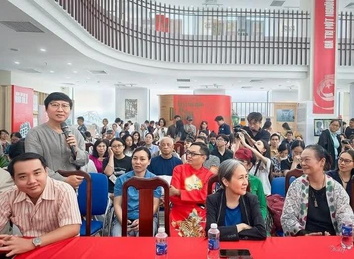 Chương trình do Trung tâm Lưu trữ quốc gia II phối hợp Hội quán Các bà mẹ và Nếp Xưa - Tinh hoa Văn hóa Việt tổ chức. (Ảnh: Minh Hòa)