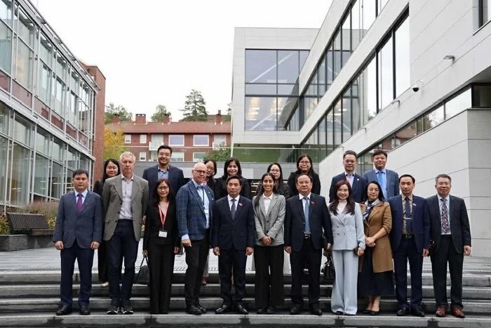 Phó Chủ tịch Quốc hội Nguyễn Doãn Anh và Đoàn đại biểu Quốc hội Việt Nam cùng lãnh đạo Công ty DNV. (Nguồn: Đại sứ quán Việt Nam tại Na Uy)