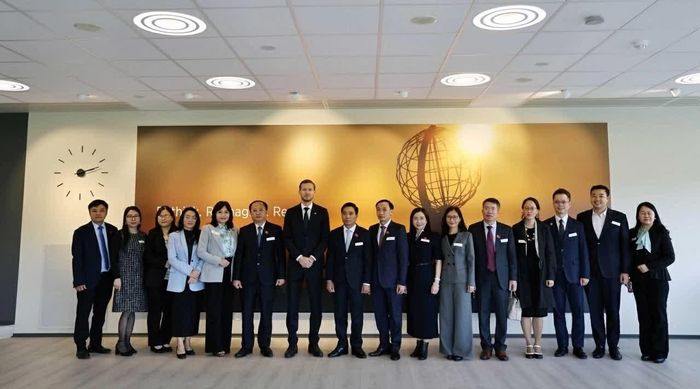 Phó Chủ tịch Quốc hội Nguyễn Doãn Anh và Đoàn đại biểu Quốc hội Việt Nam tại buổi làm việc với lãnh đạo Công ty TOMRA. (Nguồn: Đại sứ quán Việt Nam tại Na Uy)