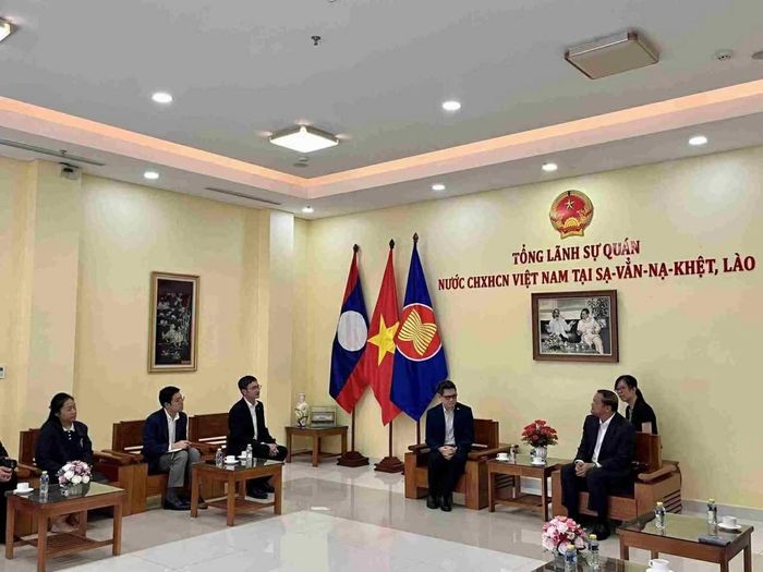 Toàn cảnh cuộc gặp giữa Tổng Lãnh sự Nguyễn Văn Dũng và Tổng Lãnh sự Thái Lan Patt Padhamachit tại Savannakhet. (Nguồn: TLSQ Việt Nam tại Savannakhet)
