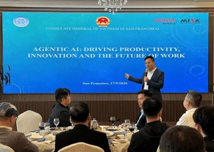 Ông Nguyễn Văn Phương, CEO Viettel USA, phát biểu tại tọa đàm. (Nguồn: Tổng Lãnh sự quán Việt Nam tại San Francisco)