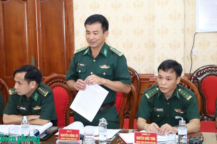 Đại tá Nguyễn Hồng Vũ, Chính ủy Lữ đoàn Thông tin 21 Bộ đội Biên phòng phát biểu tại hội nghị. Ảnh: Ngọc Lâm