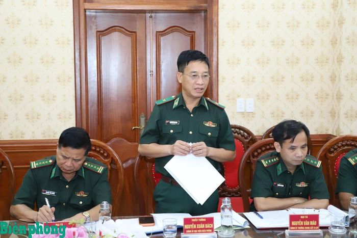 Thiếu tướng Nguyễn Xuân Bách, Chính ủy Học viện Biên phòng phát biểu tại hội nghị. Ảnh: Ngọc Lâm