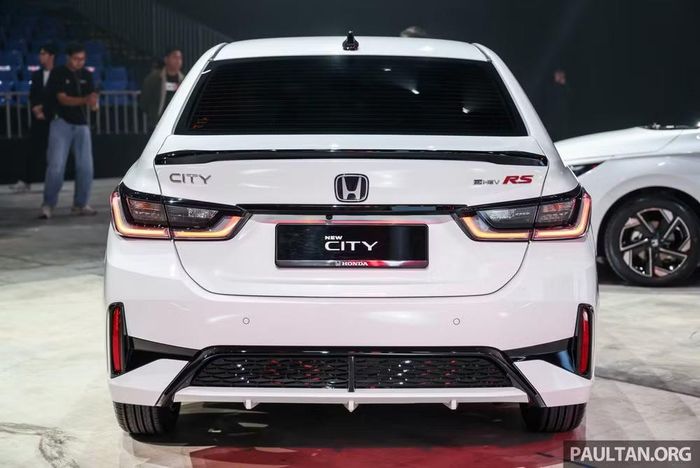 Phần đuôi phiên bản City e:HEV - Ảnh: Paultan