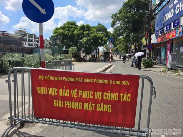 Chia sẻ với PV, nhiều người dân sống tại khu vực bày tỏ sự ủng hộ và kỳ vọng dự án sẽ sớm hoàn thành, xóa bỏ cảnh nhếch nhác kéo dài, đồng thời mang lại không gian sinh hoạt cộng đồng xanh, sạch, đẹp cho khu vực trung tâm Thủ đô.