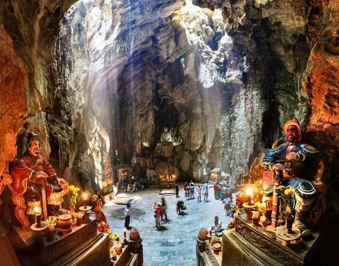 Động Huyền Không trong danh thắng Ngũ Hành Sơn. Ảnh: Trung tâm XTDL Đà Nẵng