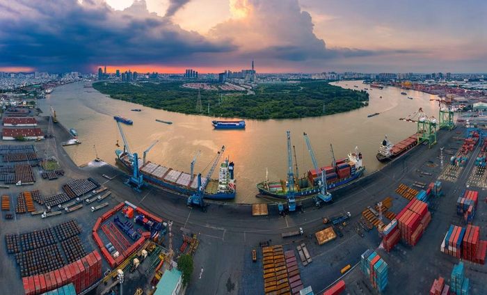 VietinBank tiếp tục đăng ký bán toàn bộ 19,3 triệu cổ phiếu SGP. Ảnh: Phạm Nguyễn.