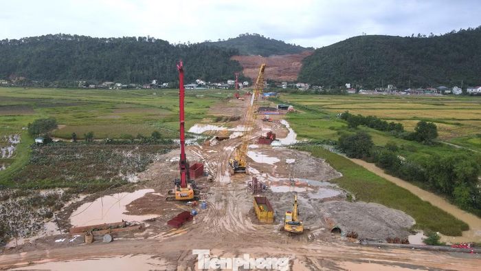  Khi hoàn thiện, tuyến cao tốc﻿ được kỳ vọng mở thêm không gian phát triển cho Nghệ An, đồng thời tăng cường kết nối khu vực Bắc Trung Bộ với hành lang kinh tế﻿ Đông - Tây giữa Việt Nam và Lào. Để tuyến đường sớm thành hình, công tác giải phóng mặt bằng đang được các địa phương tập trung cao độ. 