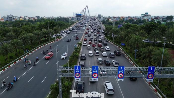 Theo Cục CSGT, việc lắp biển, vạch nhằm tuyên truyền, tạo cảnh báo trực quan và hạn chế nguy cơ xảy ra va chạm liên hoàn, không đặt mục tiêu xử phạt.