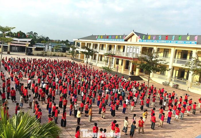 Học sinh Trường tiểu học Quỳnh Tam.