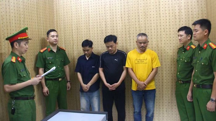 Ba đối tượng Ngô Trí Hảo (Nguyễn Phúc Anh và Trần Công Bình.