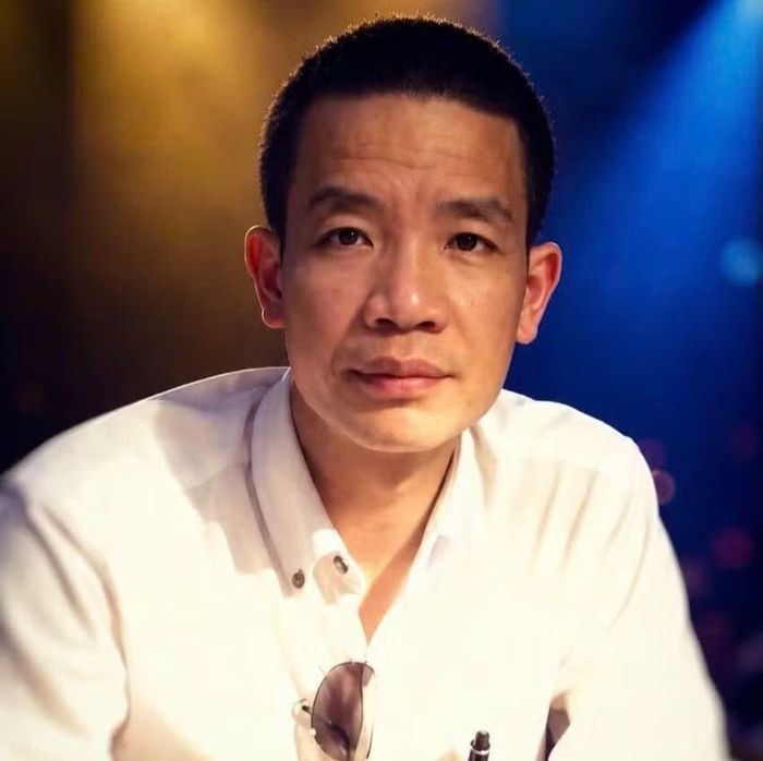 Nhà thơ, nhạc sĩ Nguyễn Vĩnh Tiến cho biết anh đón nhận mọi ý kiến tranh luận miễn không xúc phạm, chửi bới.