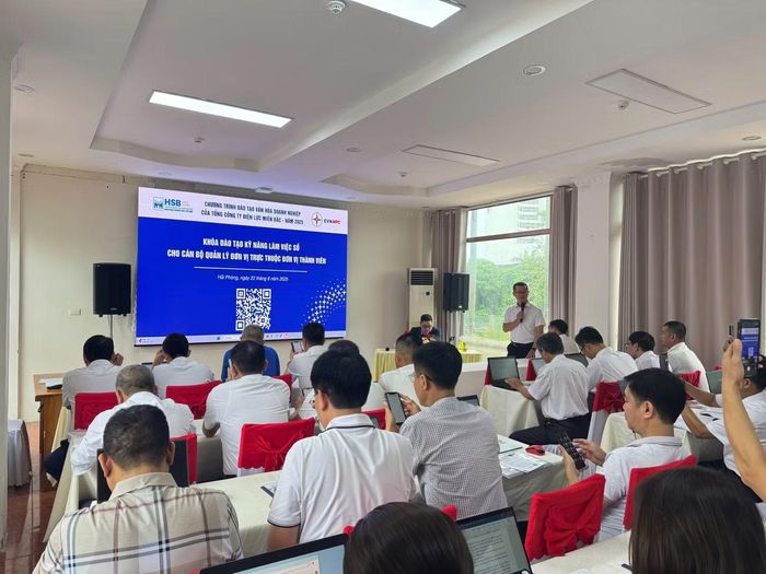Đào tạo và nâng cao nhận thức là bước đi đầu tiên trong quy trình xây dựng văn hóa số tại EVNNPC.
